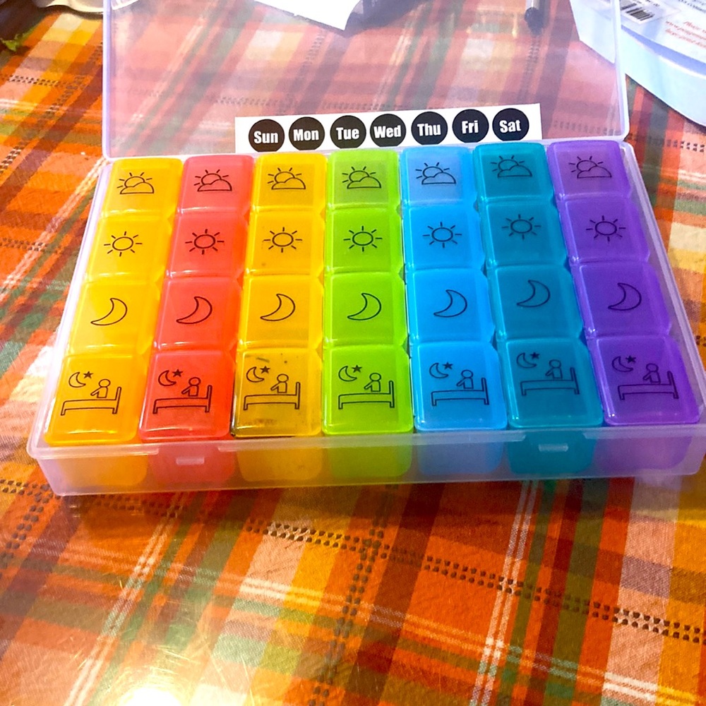 NWT weekly pill organizer